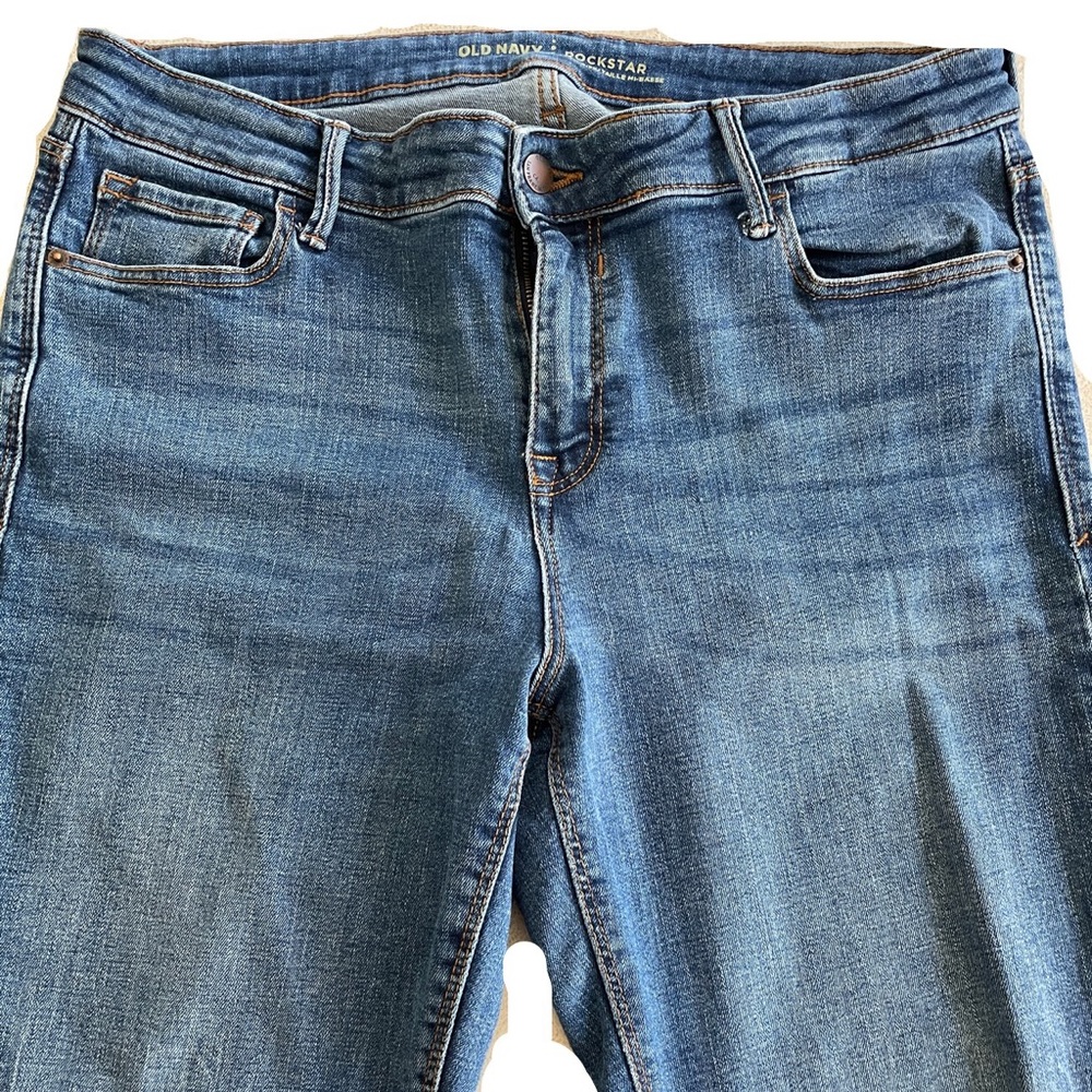 Old Navy Rockstar mid rise size 14, 27 inch inseam jeans good used condition
